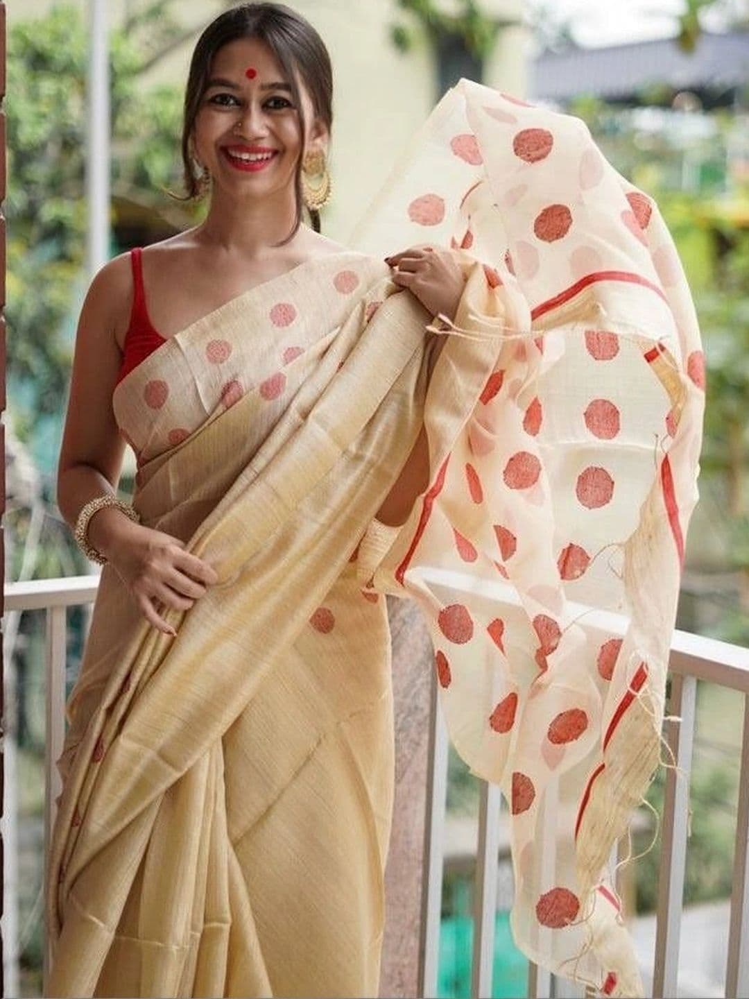 GMK Fashions Polka Dot Zari Art Silk Banarasi Saree thumbnail 6