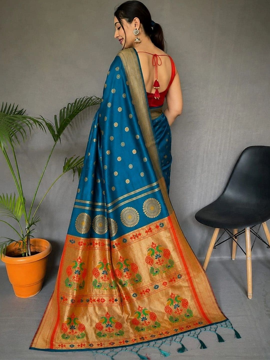 vastranagari Woven Design Zari Art Silk Designer Banarasi Saree thumbnail 2