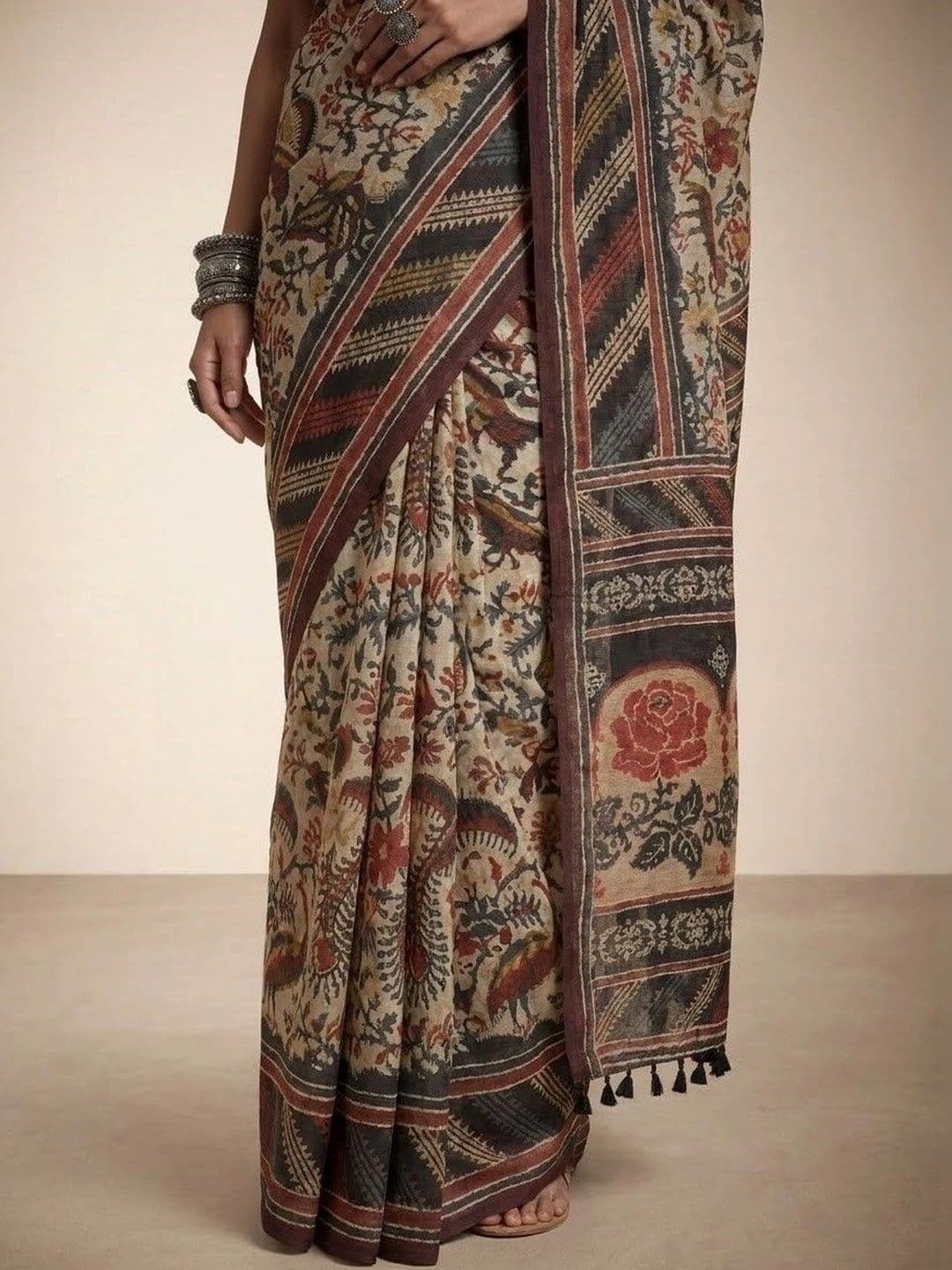 Anouk Floral Silk Blend Patola Saree thumbnail 2