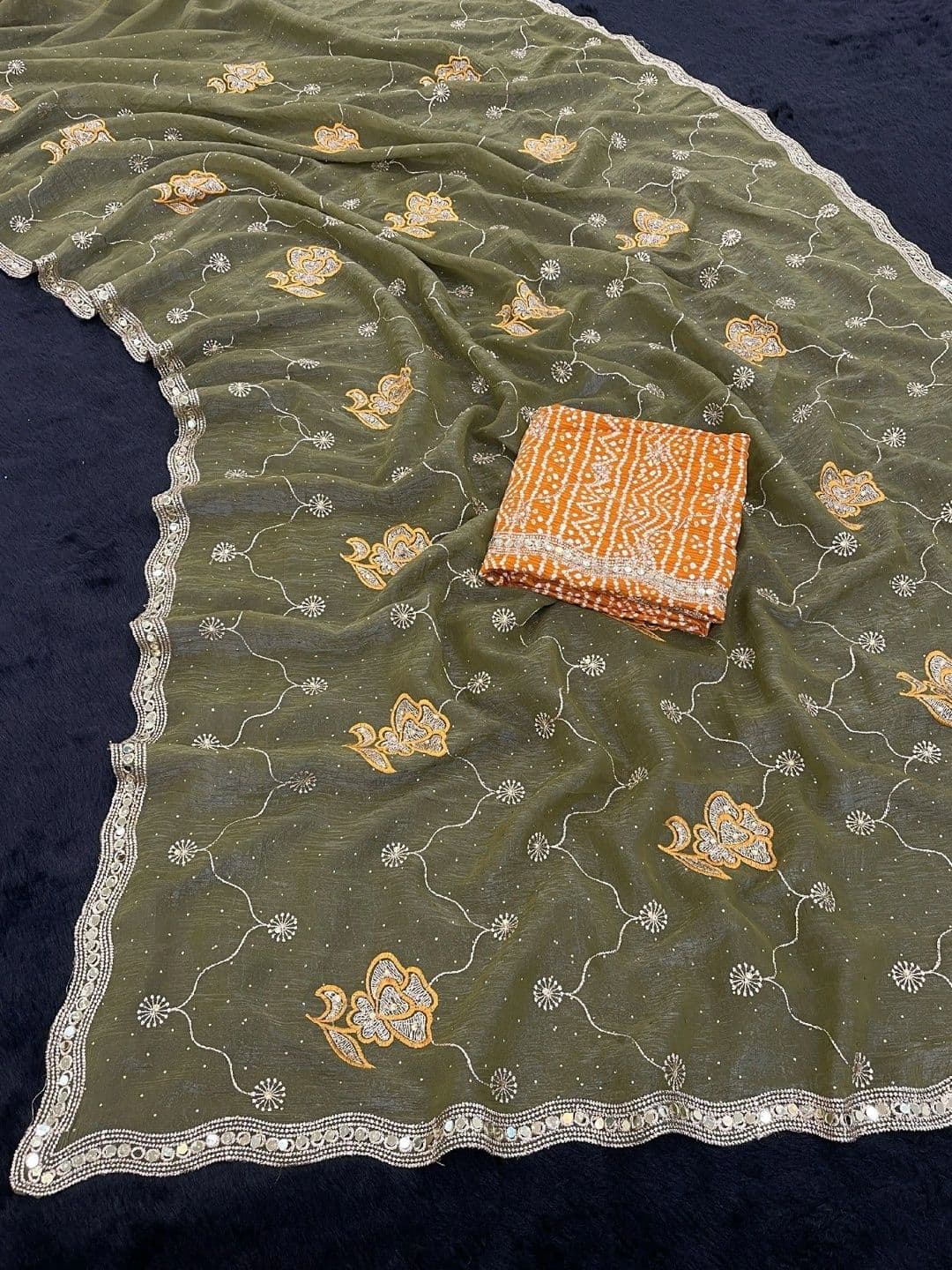 SmileyFashion Floral Embroidered Poly Georgette Saree thumbnail 3