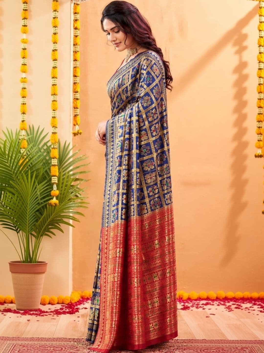 vastranagari Woven Design Zari Art Silk Designer Banarasi Saree thumbnail 2