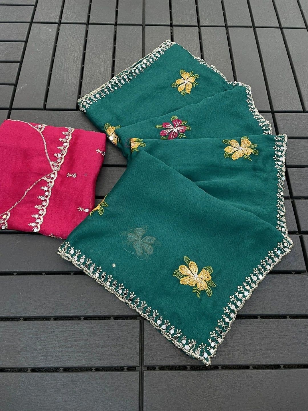 SmileyFashion Floral Embroidered Poly Chiffon Designer Saree thumbnail 3