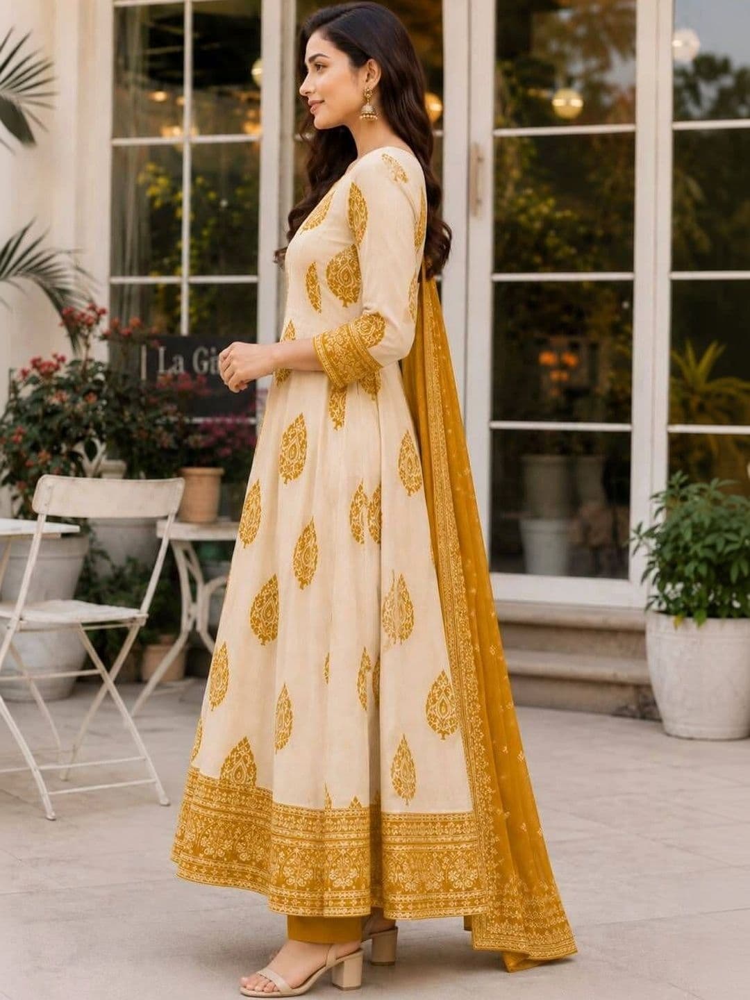 Sangria Women Ethnic Motifs Printed Regular Pure Cotton Kurta with Trousers & With Dupatta thumbnail 2