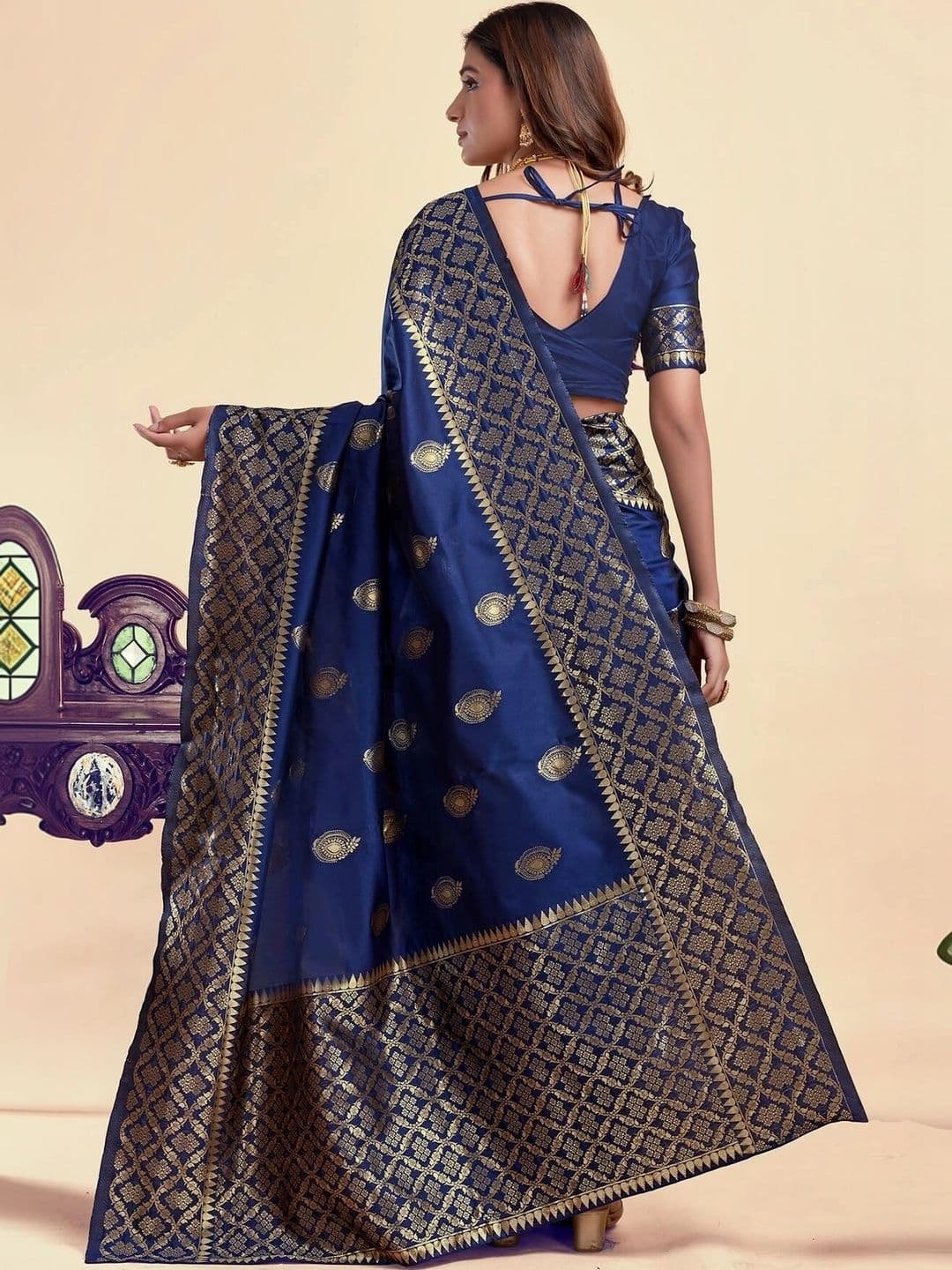 VS MALL Woven Design Zari Banarasi Saree thumbnail 5