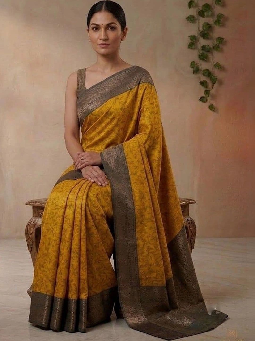 JUICE BEAUTY Woven Design Zari Art Silk Banarasi Saree thumbnail 3