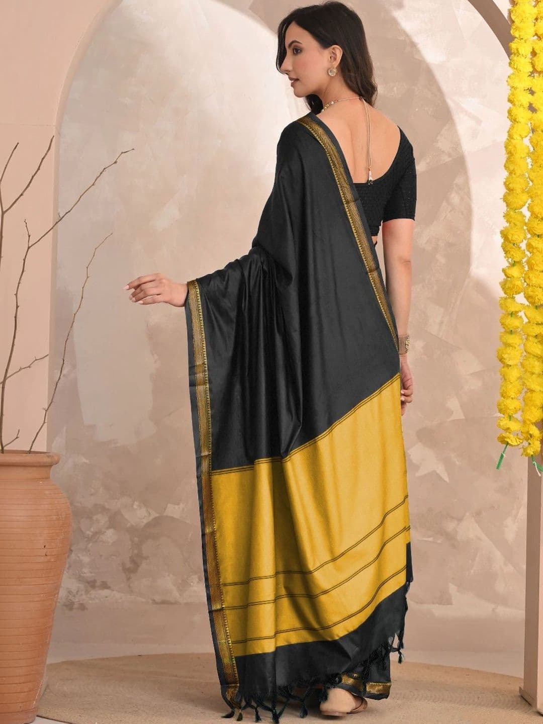 KALINI Zari Designer Gadwal Saree thumbnail 3