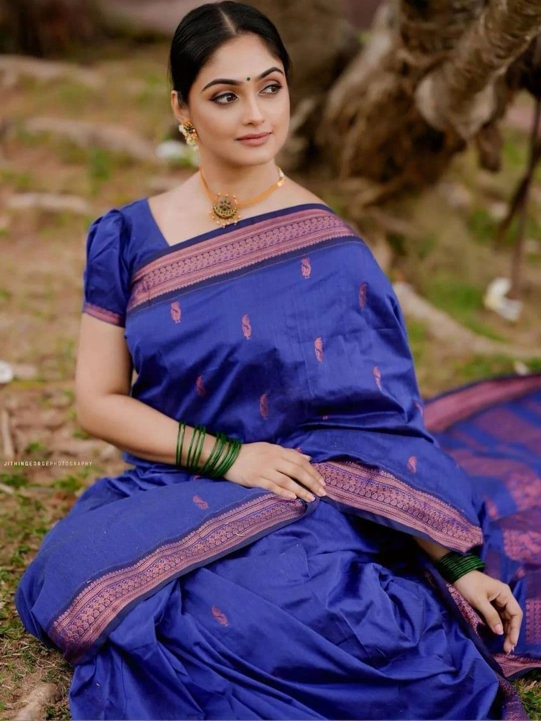 7Eleven Fashion Woven Design Zari Art Silk Banarasi Saree thumbnail 3