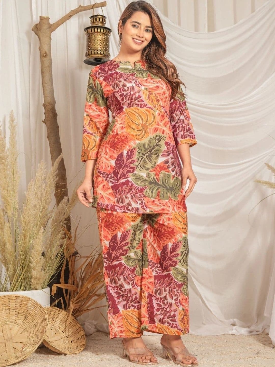 CNS FASHIONS Women Floral Printed Regular Pure Cotton Kurta with Palazzos thumbnail 2