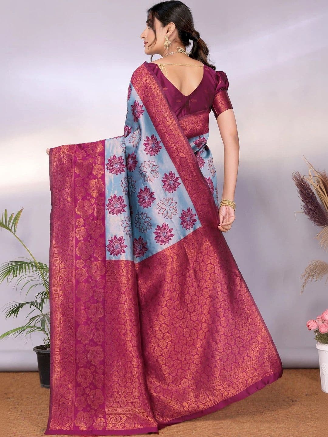 VS MALL Floral Zari Banarasi Saree thumbnail 2