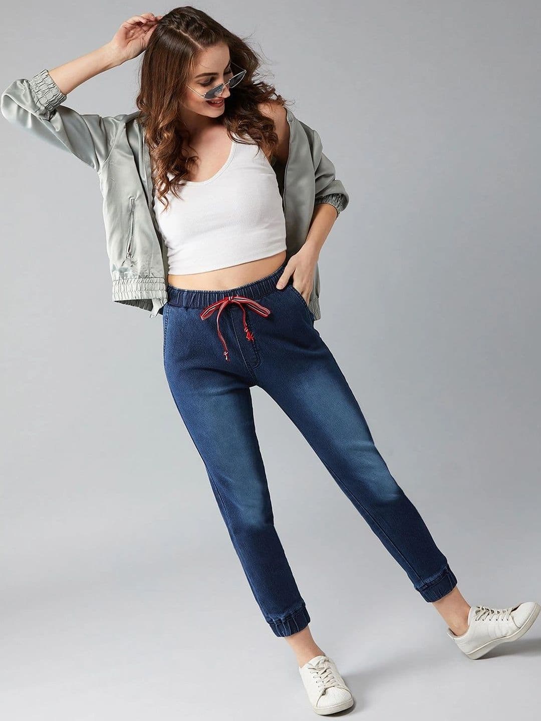Roadster Women Regular Fit Mid-Rise Low Distress Cuffed Hem Stretchable Jeans thumbnail 6