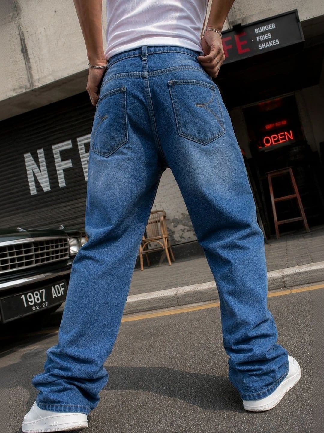 Bene Kleed Men Relaxed Fit Mid-Rise Light Fade Jeans thumbnail 5