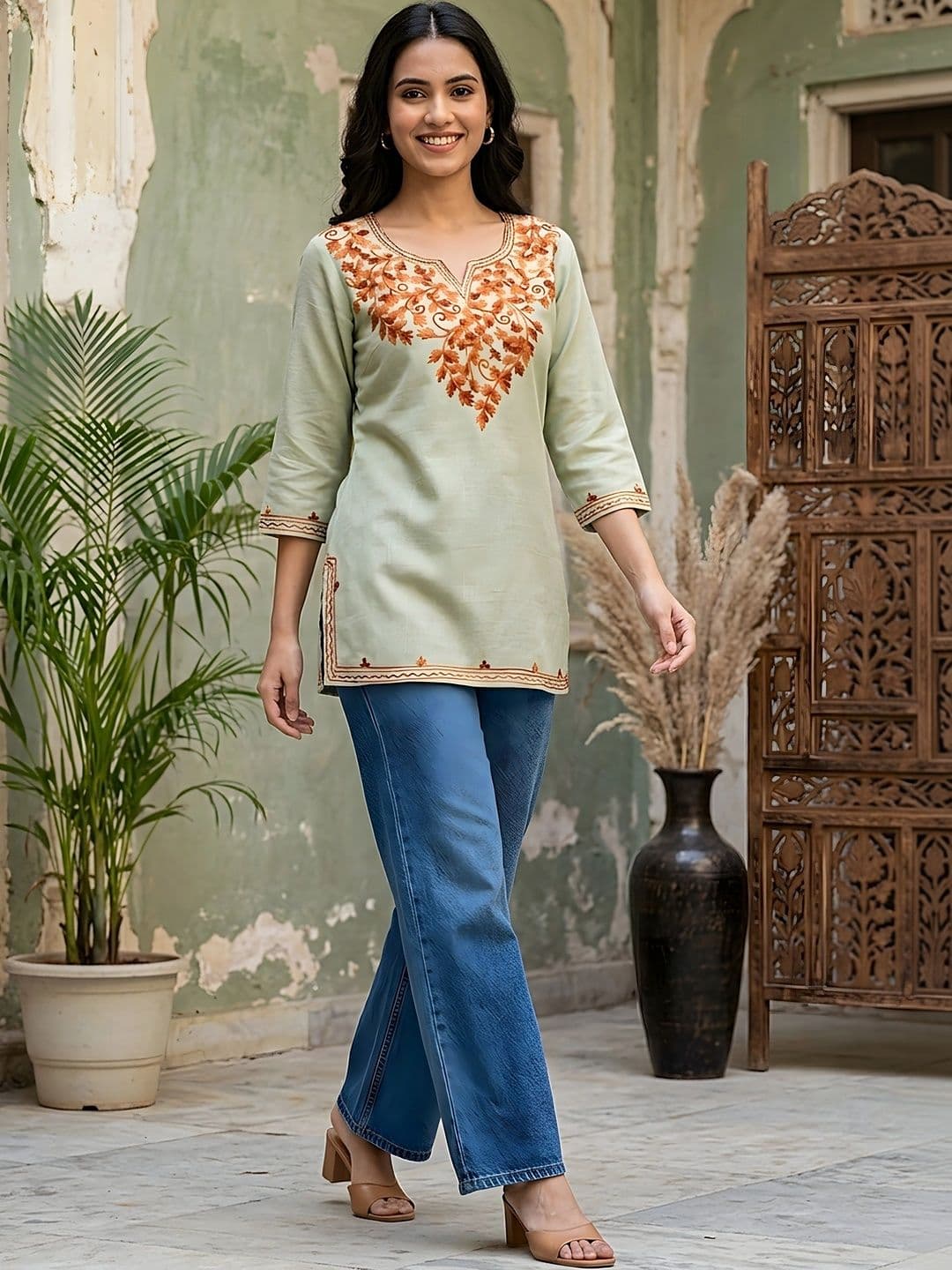 Sangria Women Embroidered Thread Work Kurta thumbnail 4