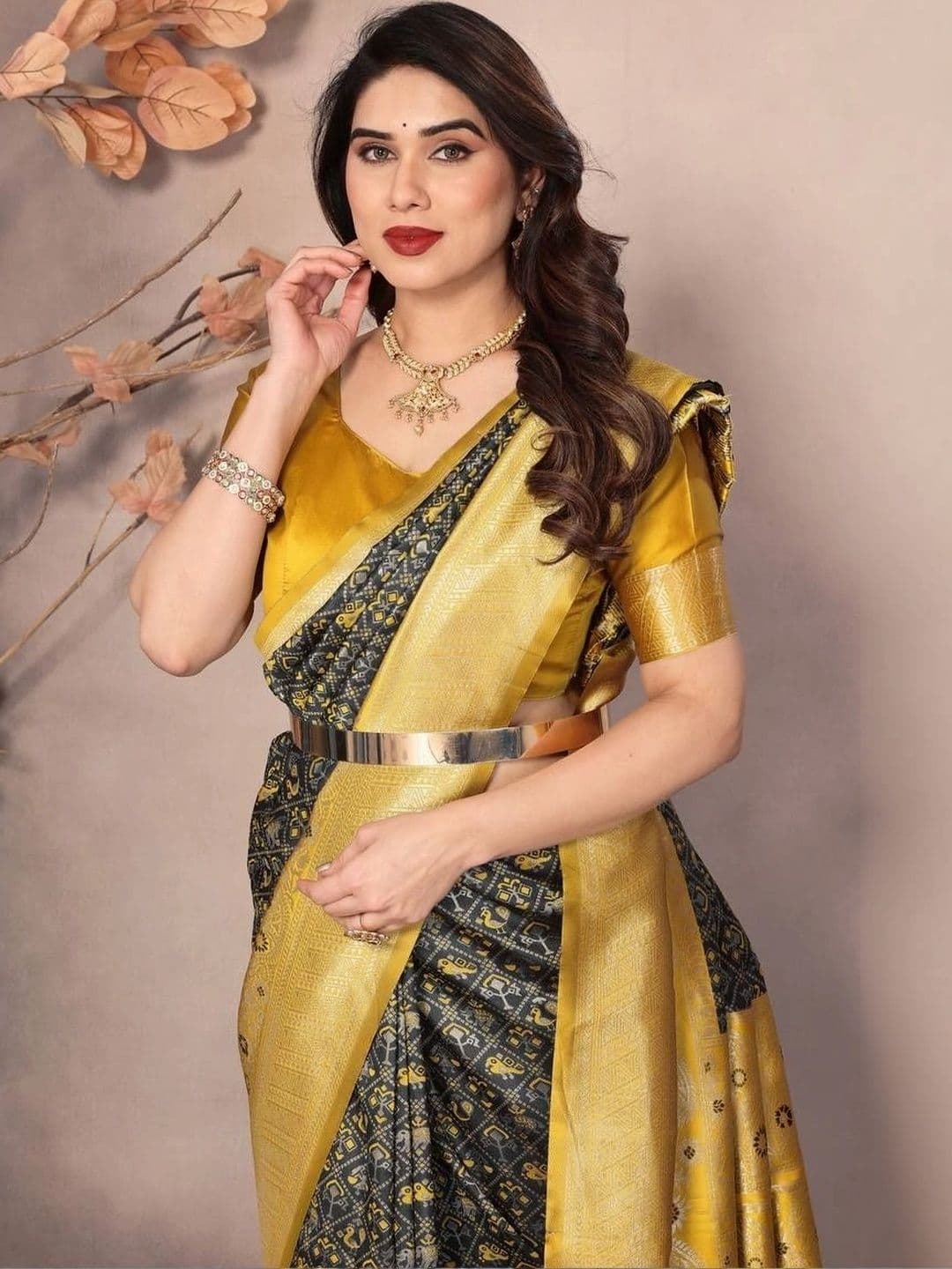 Aaishvyapparels Woven Design Zari Art Silk Banarasi Saree thumbnail 5