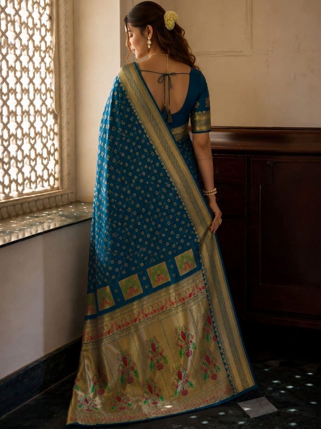 vastranagari Woven Design Zari Art Silk Designer Banarasi Saree thumbnail 2