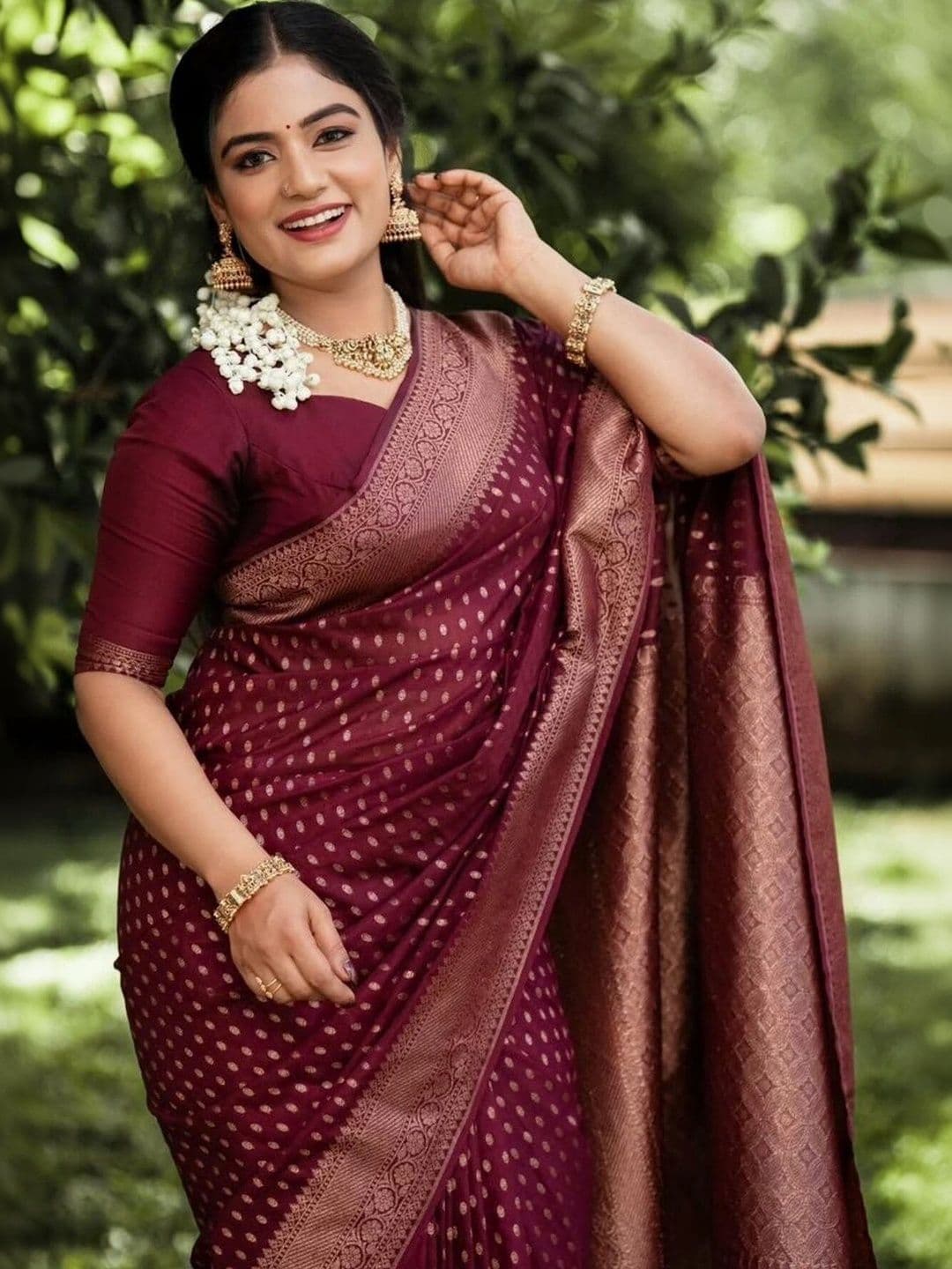 VS MALL Ethnic Motifs Zari Banarasi Saree thumbnail 5