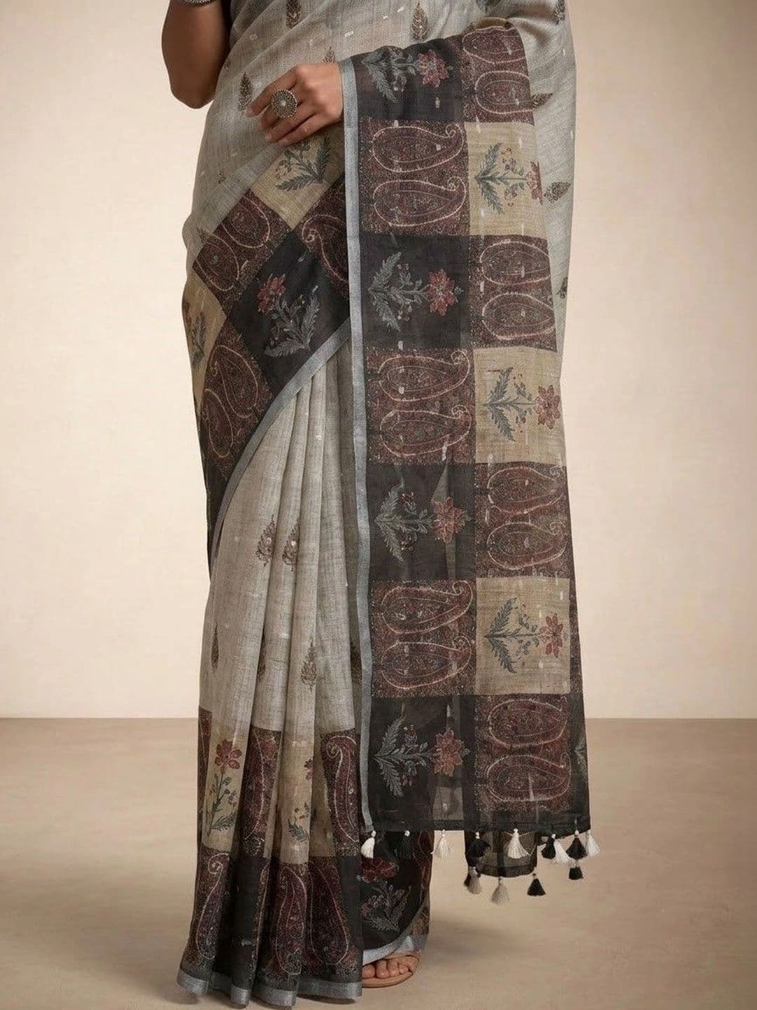 Anouk Paisley Linen Blend Ikat Saree thumbnail 7