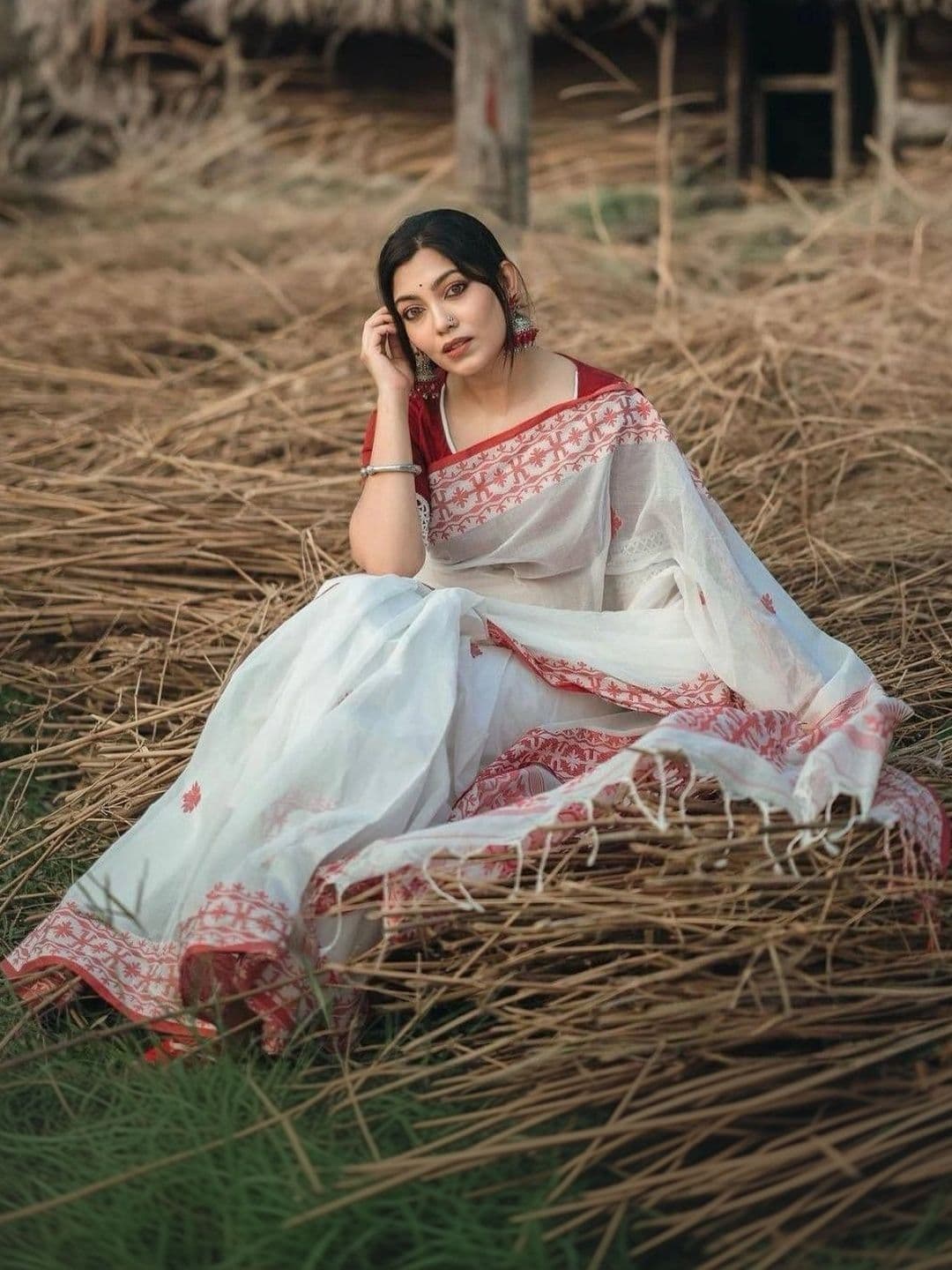 AdoreeStitch Woven Design Zari Art Silk Banarasi Saree thumbnail 2