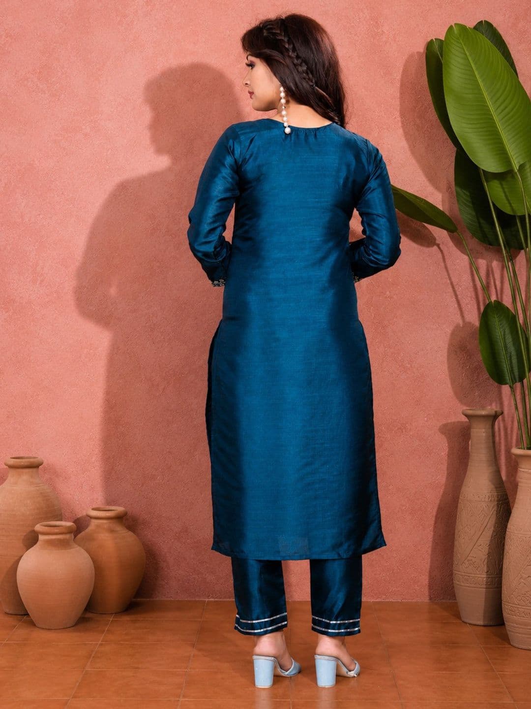 Sangria Motifs Embroidered Regular Thread Work Kurta with Trousers & With Dupatta thumbnail 5