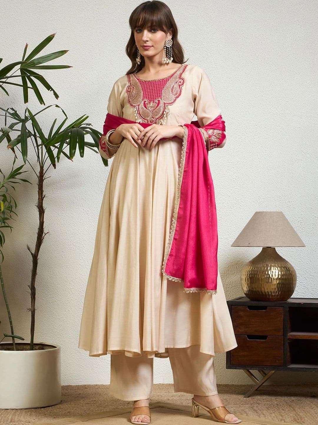 Honky Tonky Women Ethnic Motifs Embroidered Regular Gotta Patti Kurta with Palazzos & With Dupatta thumbnail 3