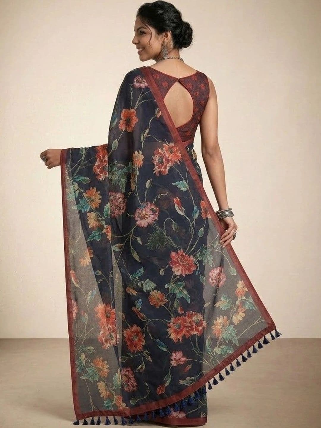 Anouk Women Floral Printed Silk Blend Saree thumbnail 7