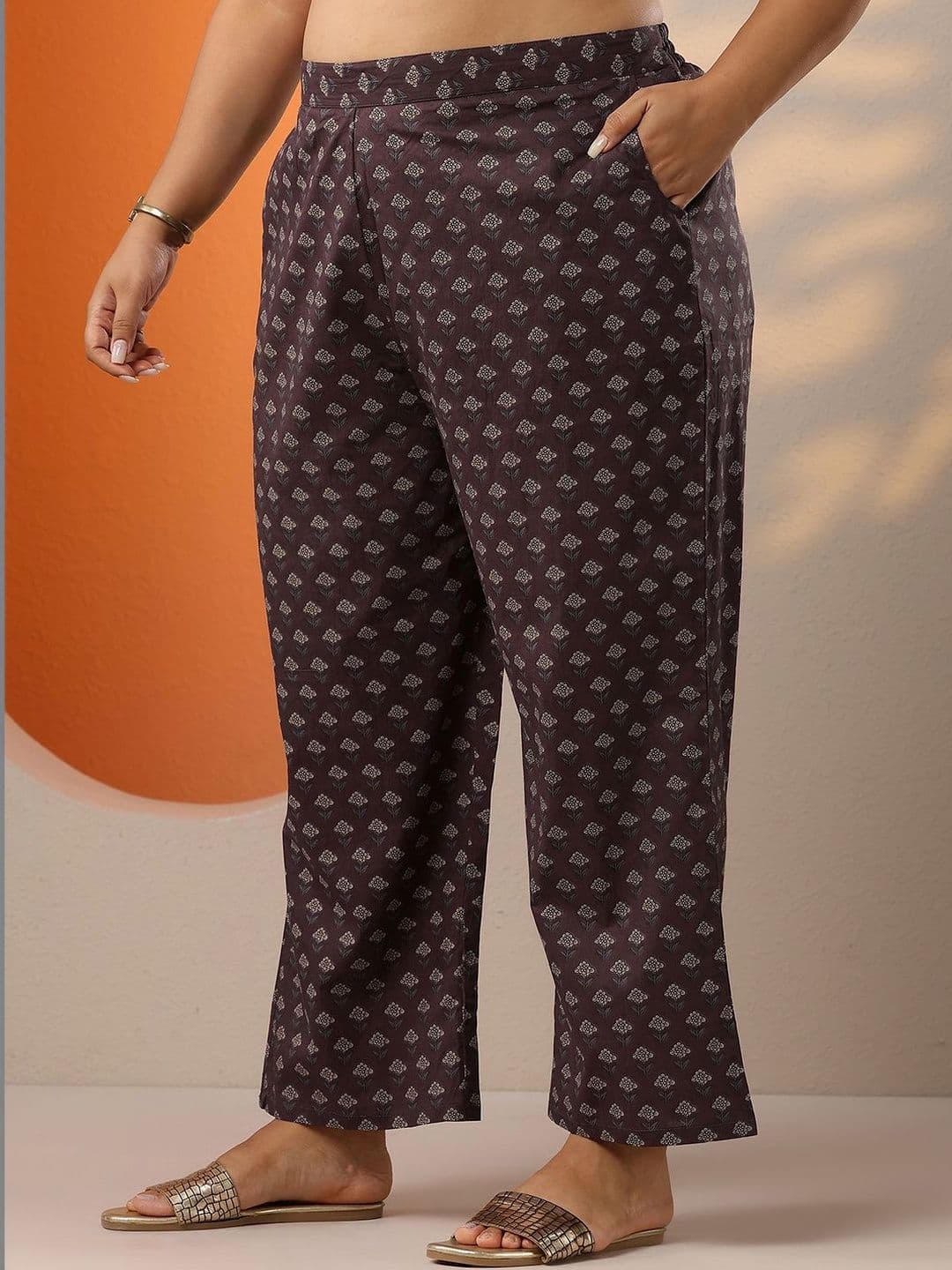EXTRA LOVE BY LIBAS Plus Size Women Floral Printed Regular Kurta with Trousers thumbnail 4