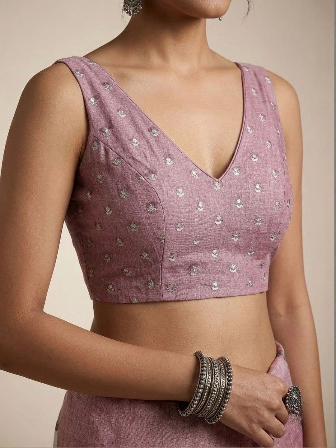 Anouk Floral Pure Linen Saree thumbnail 3