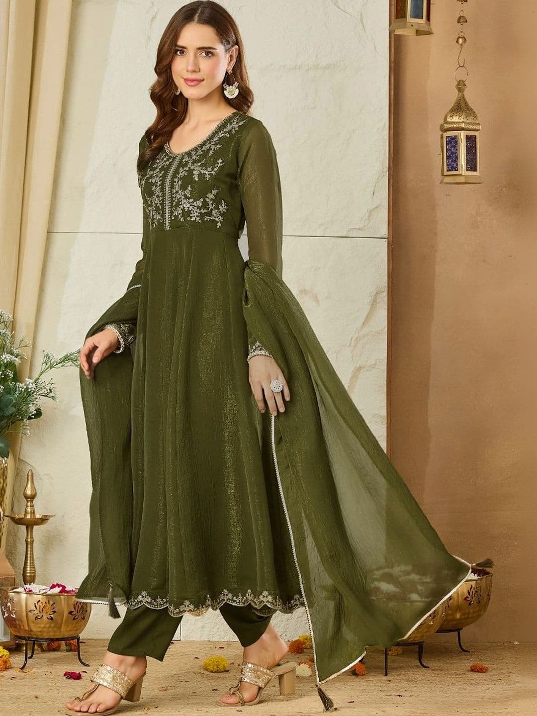 MOKOSH Women Ethnic Motifs Embroidered Empire Thread Work Pure Silk Kurta with Trousers & With Dupatta thumbnail 5