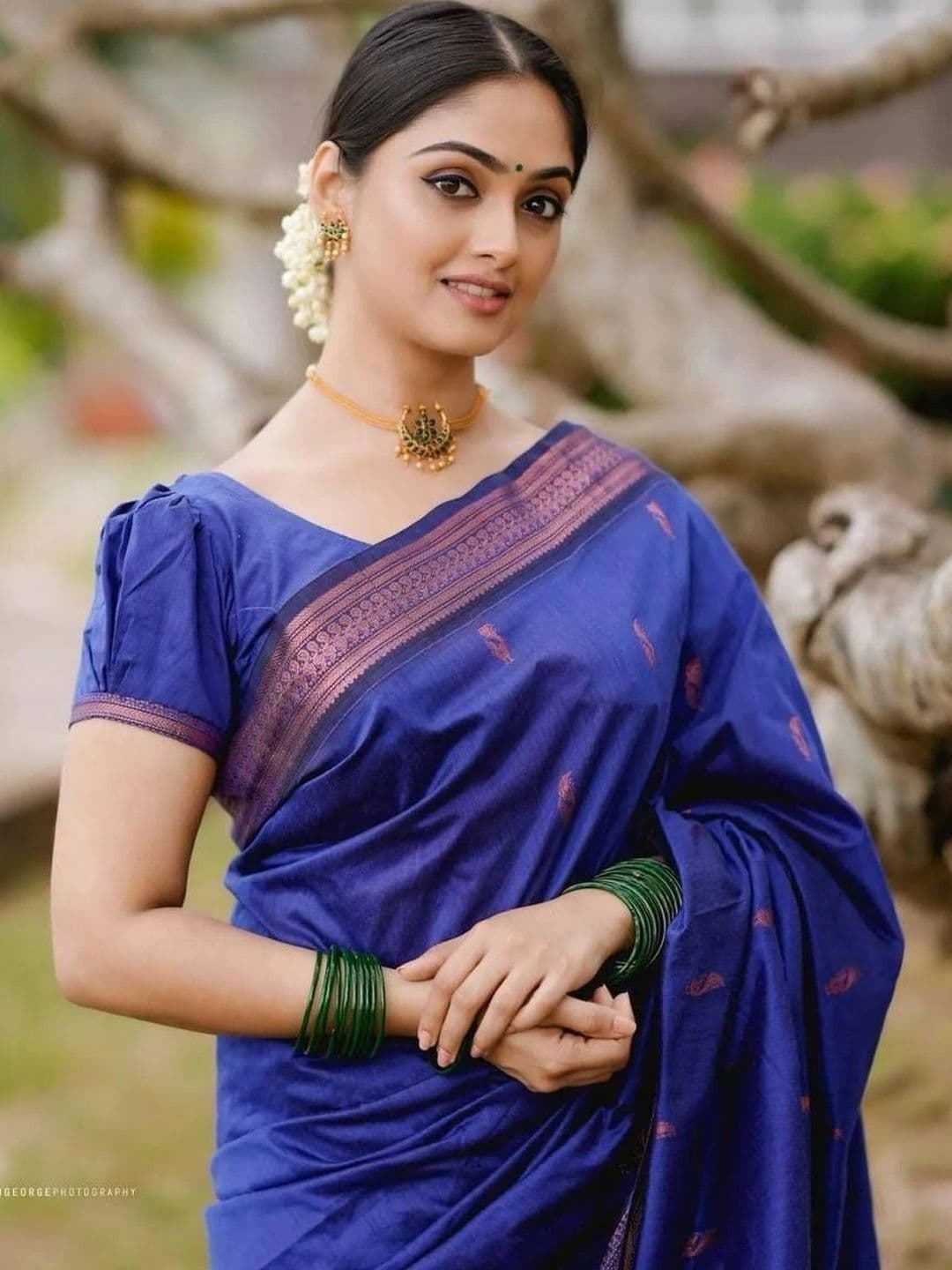 7Eleven Fashion Woven Design Zari Art Silk Banarasi Saree thumbnail 6