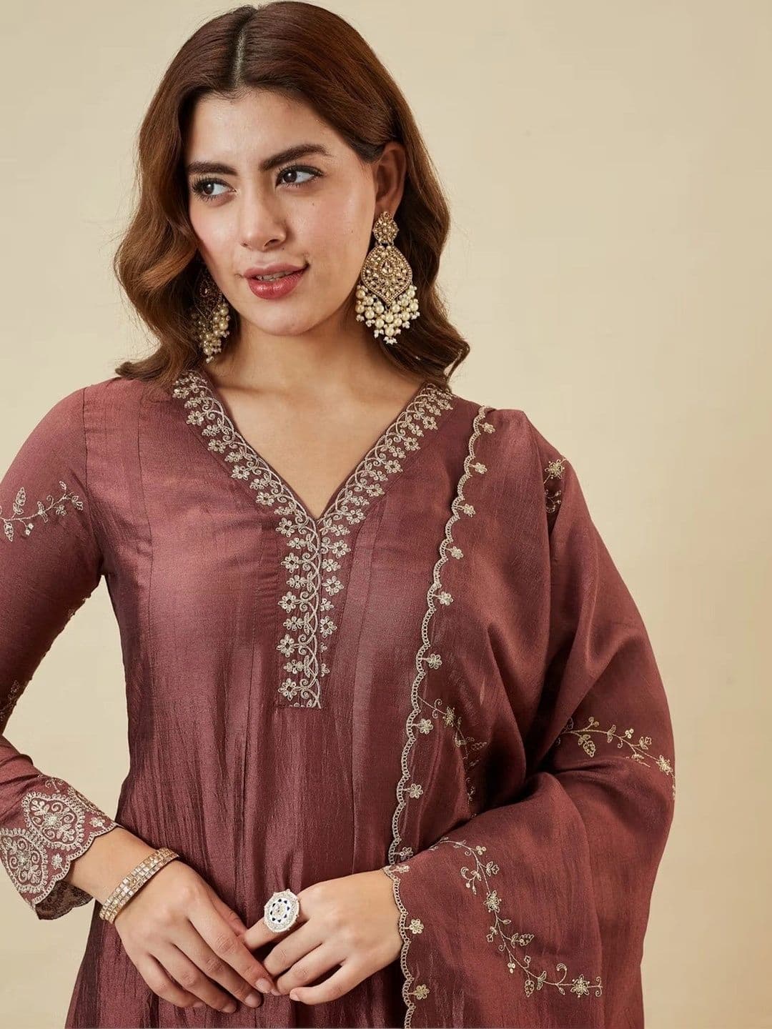 Lookmark Women Ethnic Motifs Embroidered Regular Thread Work Kurta with Trousers & With Dupatta thumbnail 3