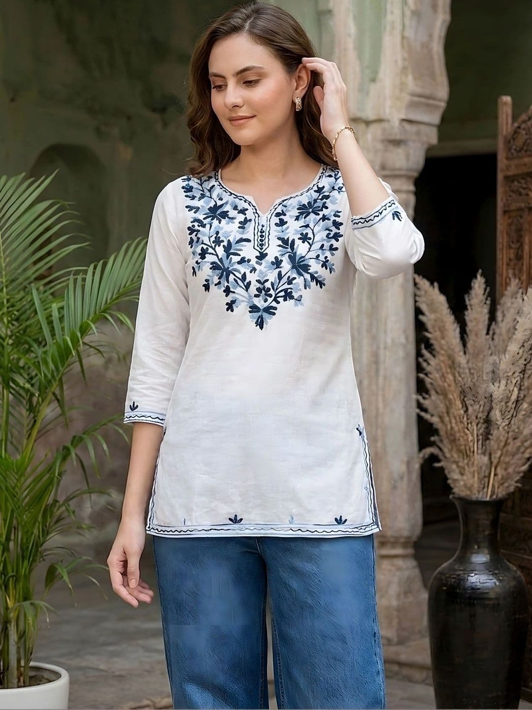 Sangria Women Embroidered Thread Work Kurta - view 1