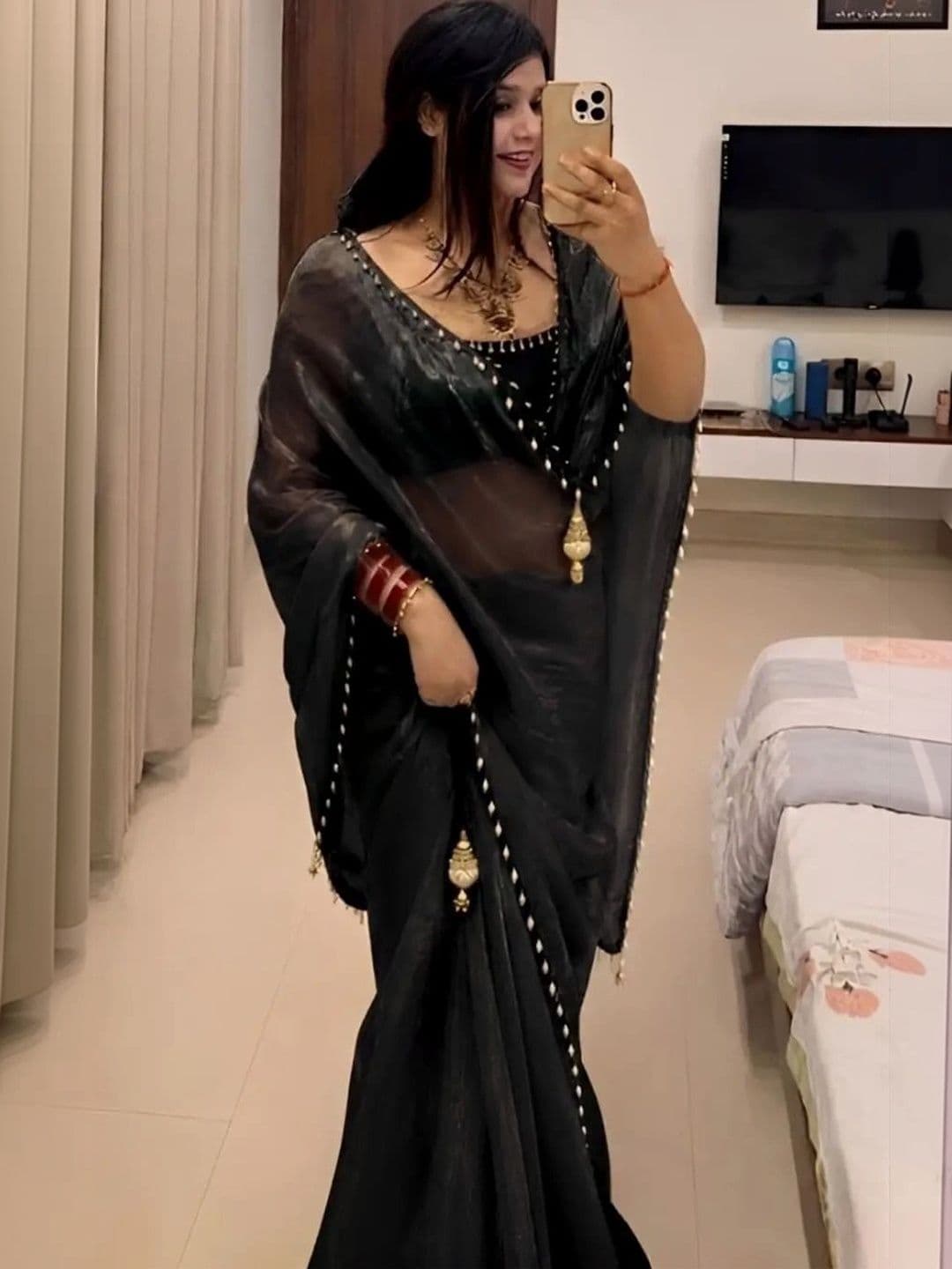 Saanvi Embroidered Silk Blend Saree thumbnail 4