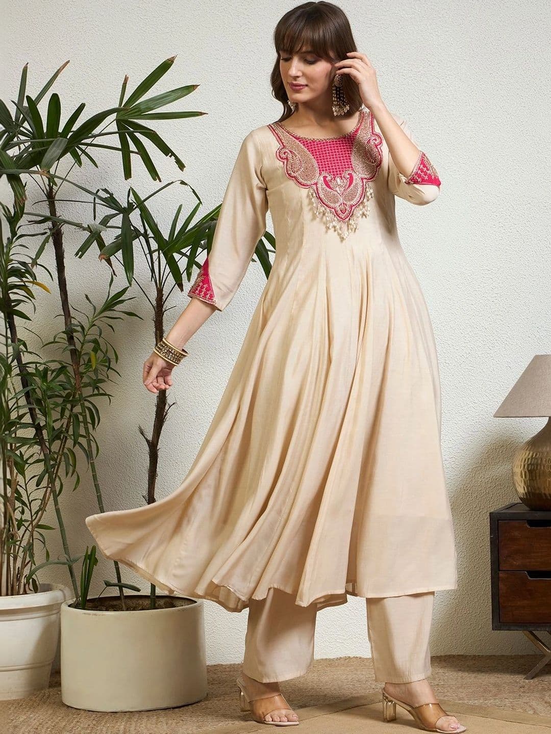 Honky Tonky Women Ethnic Motifs Embroidered Regular Gotta Patti Kurta with Palazzos & With Dupatta thumbnail 7