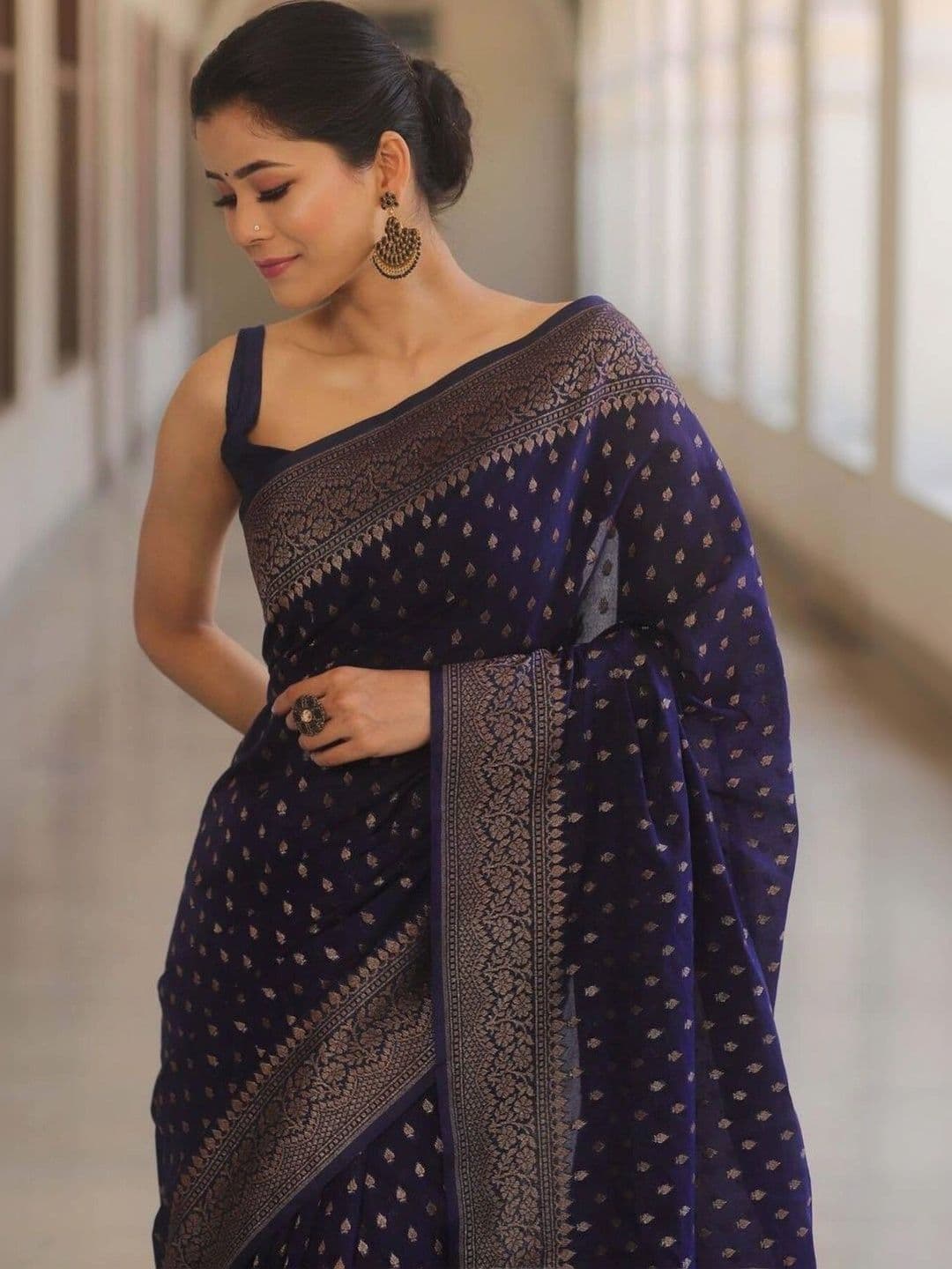 VS MALL Woven Design Zari Banarasi Saree thumbnail 5