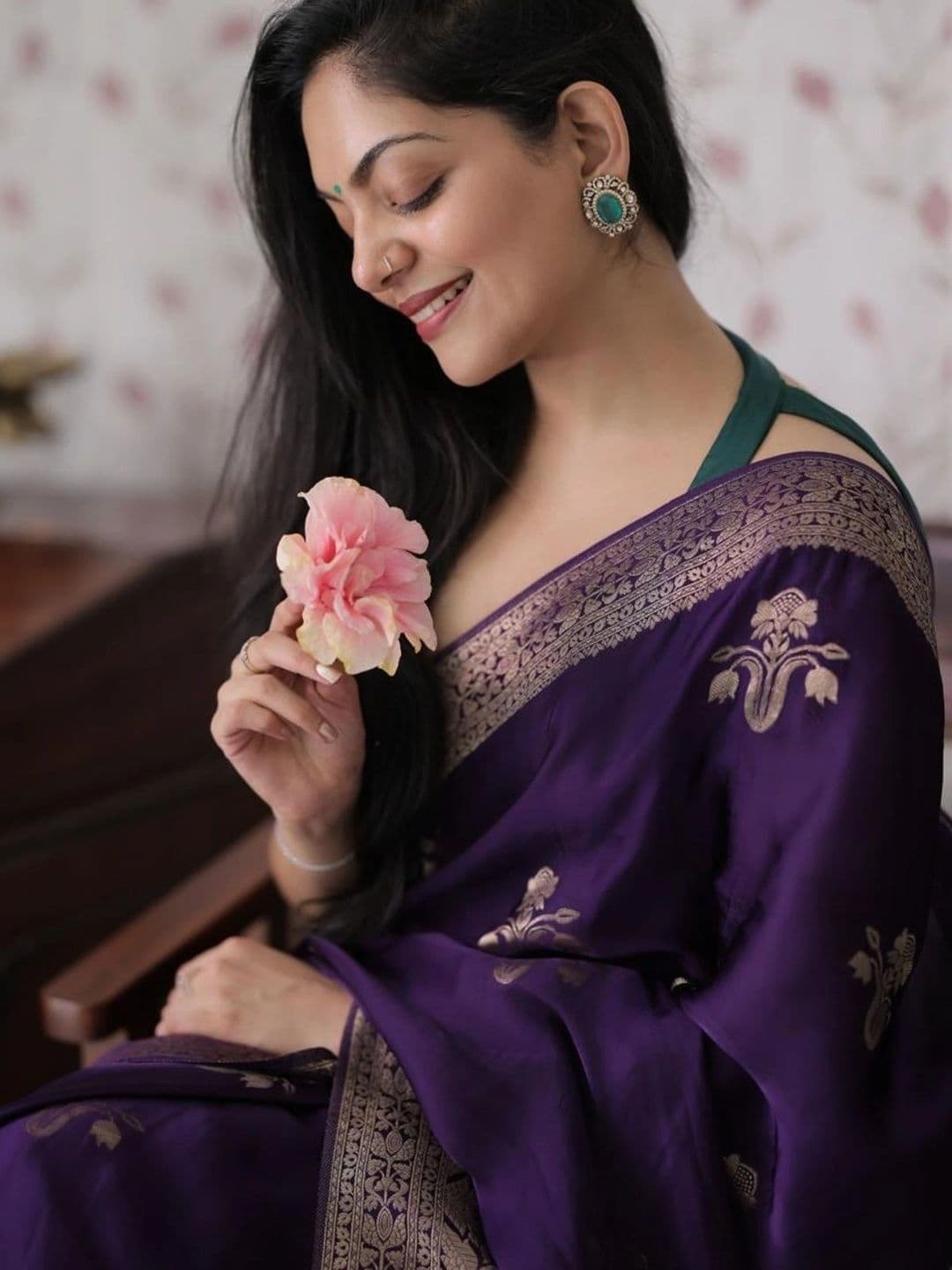 VS MALL Woven Design Zari Banarasi Saree thumbnail 3