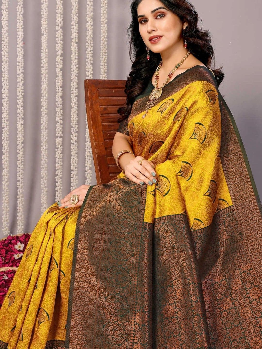 VS MALL Woven Design Zari Banarasi Saree thumbnail 6