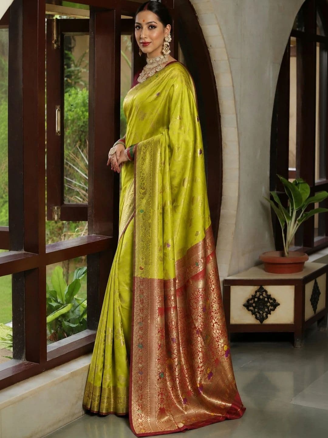 Veera Collection Woven Design Zari Art Silk Designer Banarasi Saree thumbnail 2