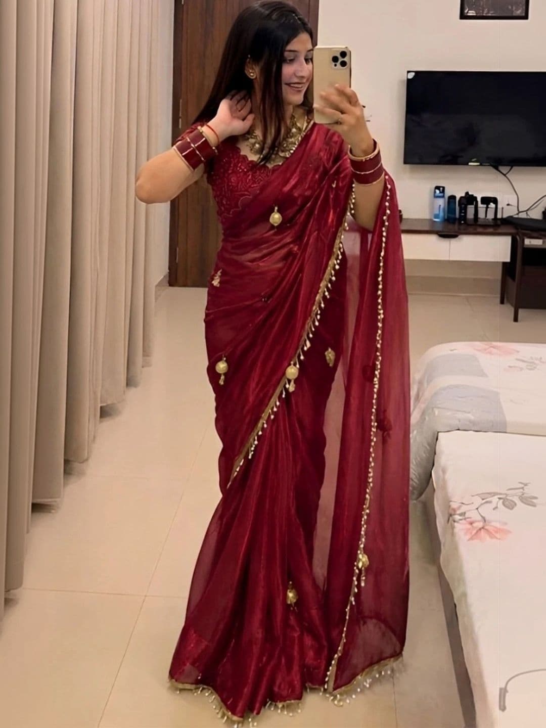 Saanvi Beads and Stones Silk Blend Saree thumbnail 4
