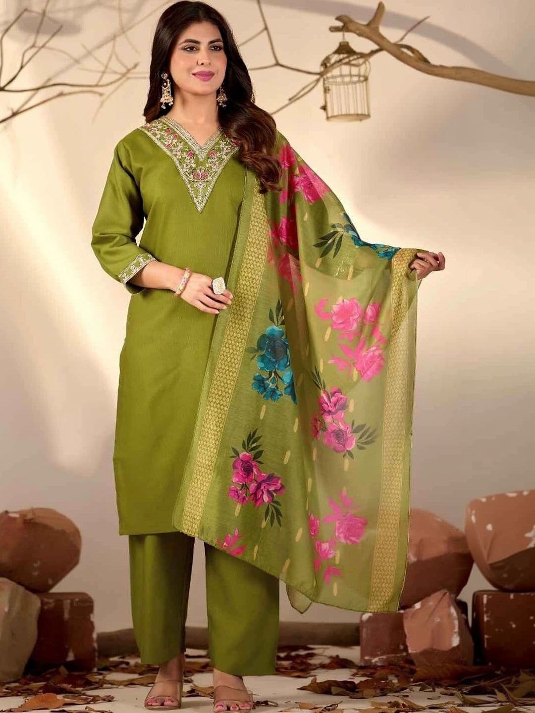 NAVYAAZRI Women Floral Embroidered Regular Thread Work Kurta with Trousers & With Dupatta - view 1