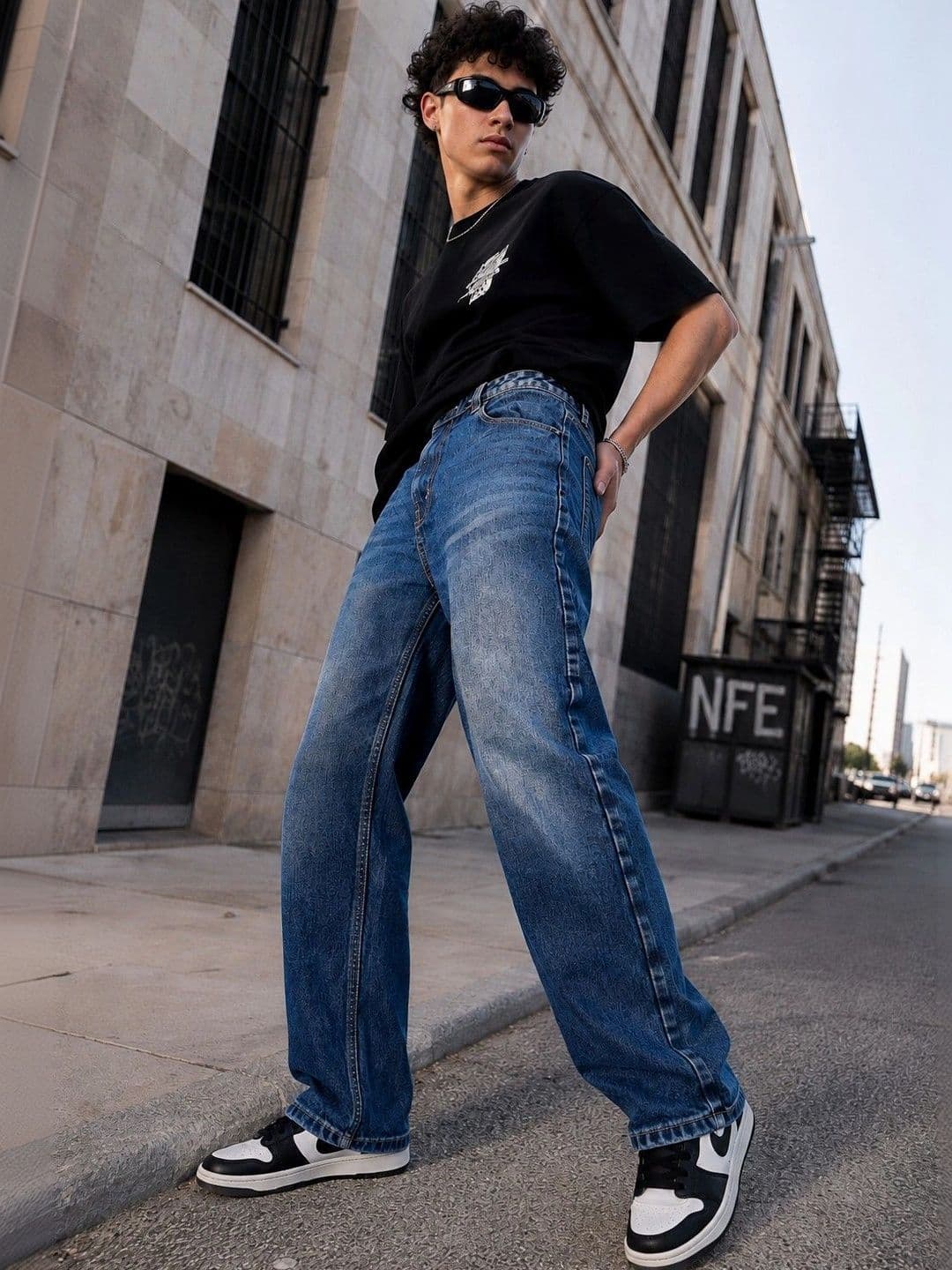 Bene Kleed Men Relaxed Fit Mid-Rise Low Distress Light Fade Jeans thumbnail 4