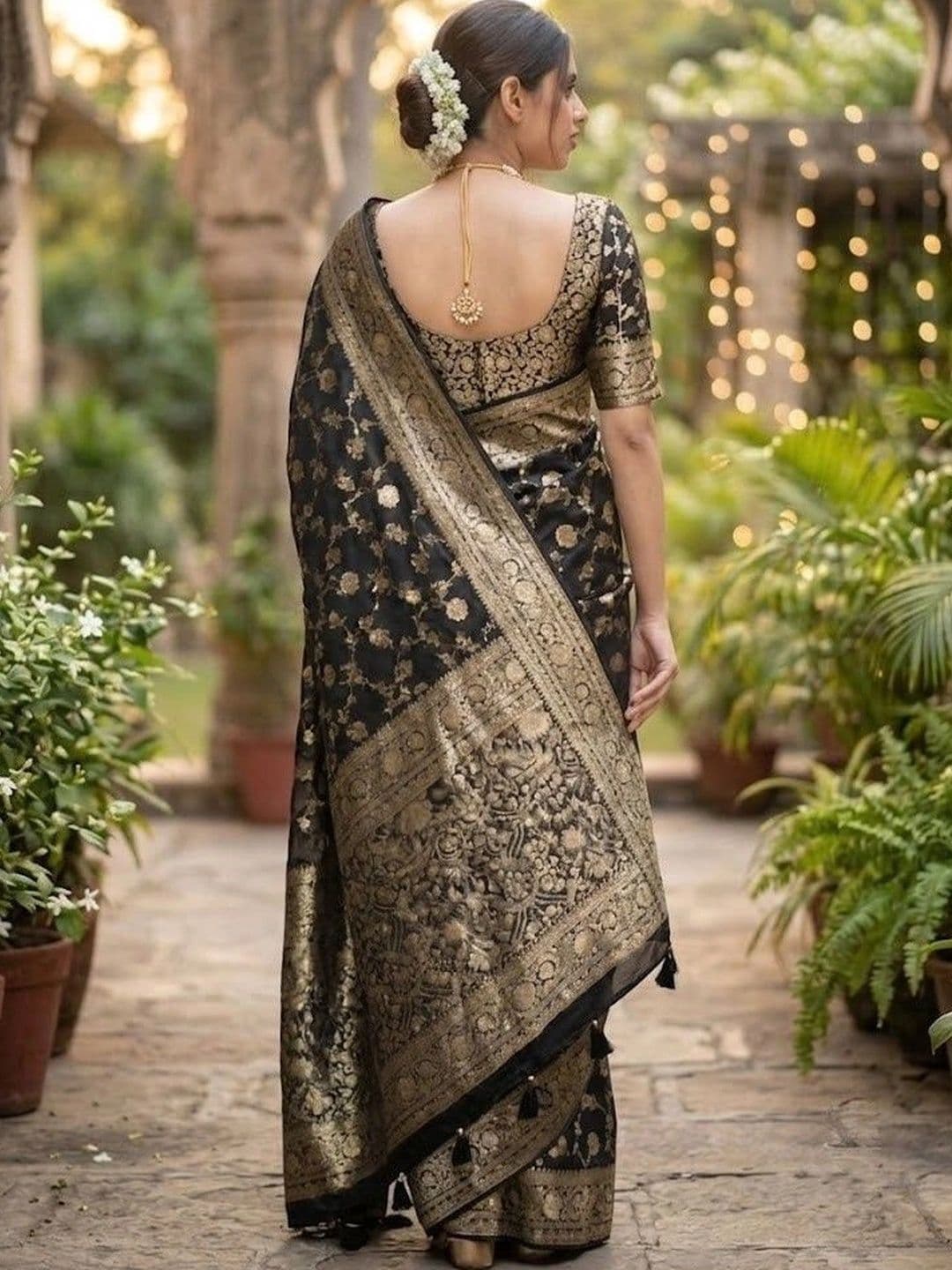 AAVEE Woven Design Zari Art Silk Banarasi Saree thumbnail 3