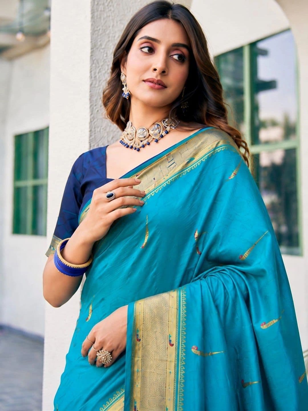 vastranagari Woven Design Zari Art Silk Designer Banarasi Saree thumbnail 4