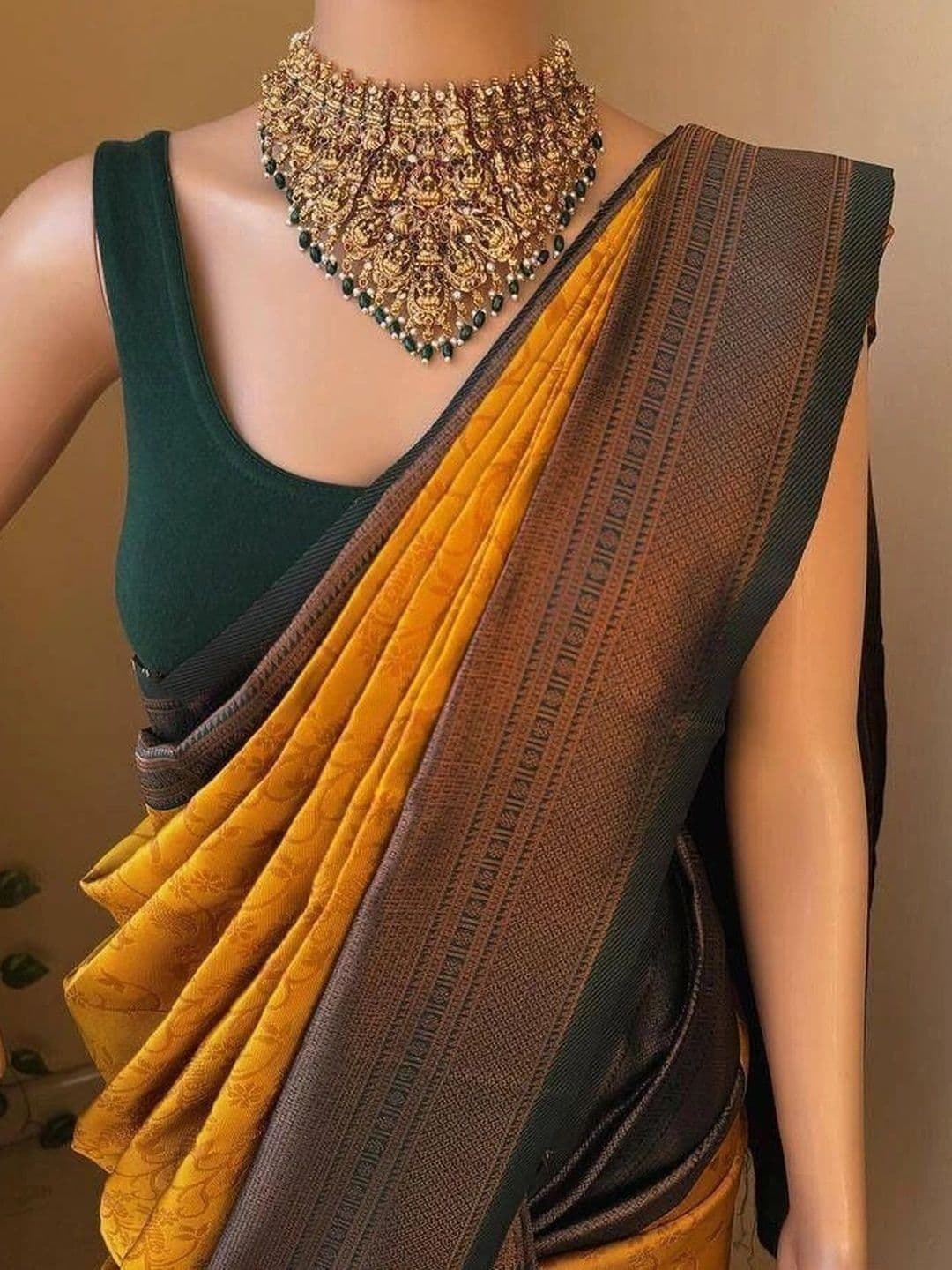 YASHASVI FASHION Woven Design Zari Art Silk Banarasi Saree thumbnail 5