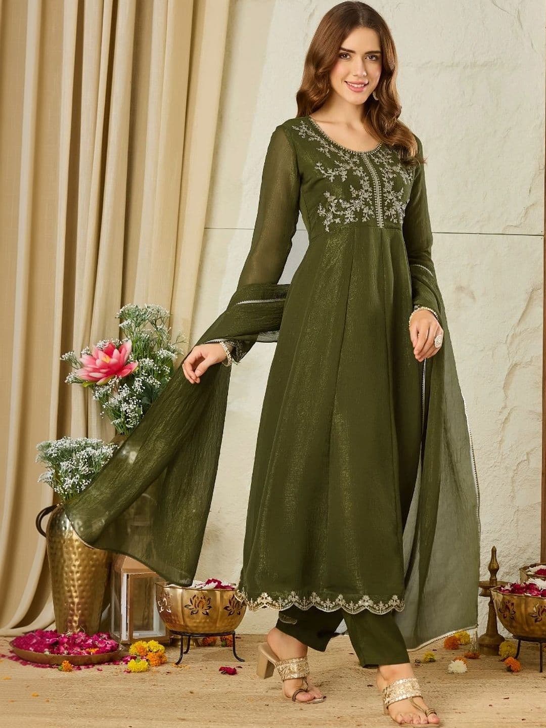MOKOSH Women Ethnic Motifs Embroidered Empire Thread Work Pure Silk Kurta with Trousers & With Dupatta thumbnail 7
