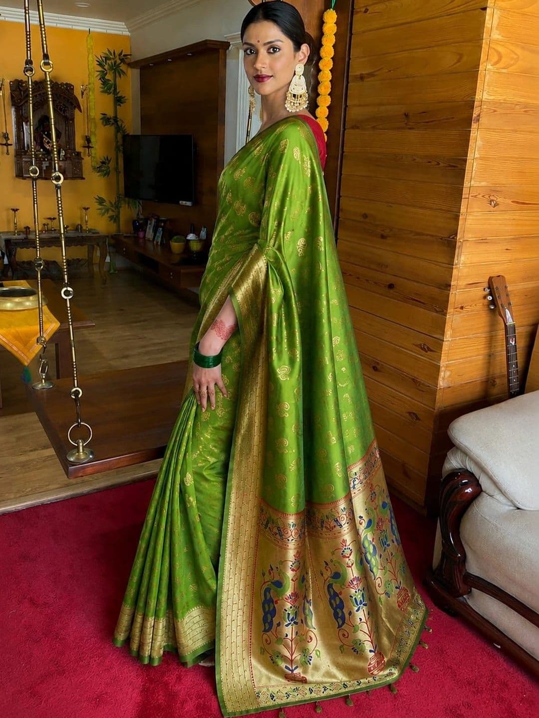 Veera Collection Woven Design Zari Art Silk Designer Banarasi Saree thumbnail 4