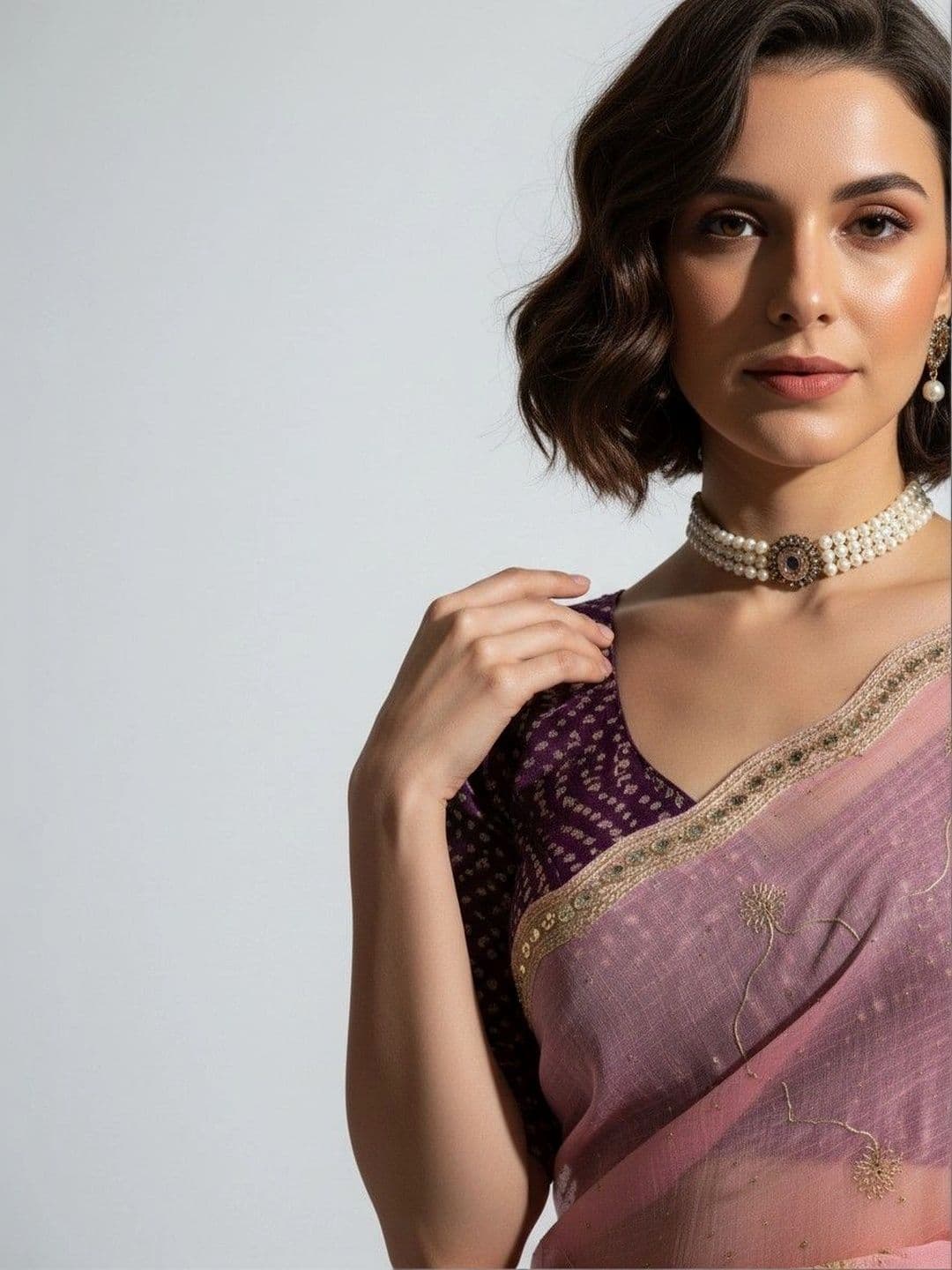 SmileyFashion Floral Embroidered Poly Georgette Saree thumbnail 2