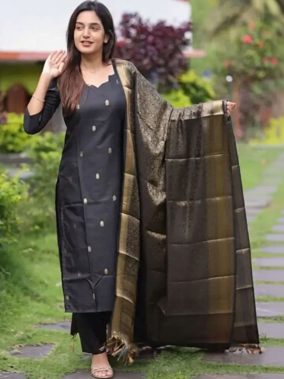 HERE&NOW Women Ethnic Motifs Regular Kurta with Trousers & With Dupatta thumbnail 2