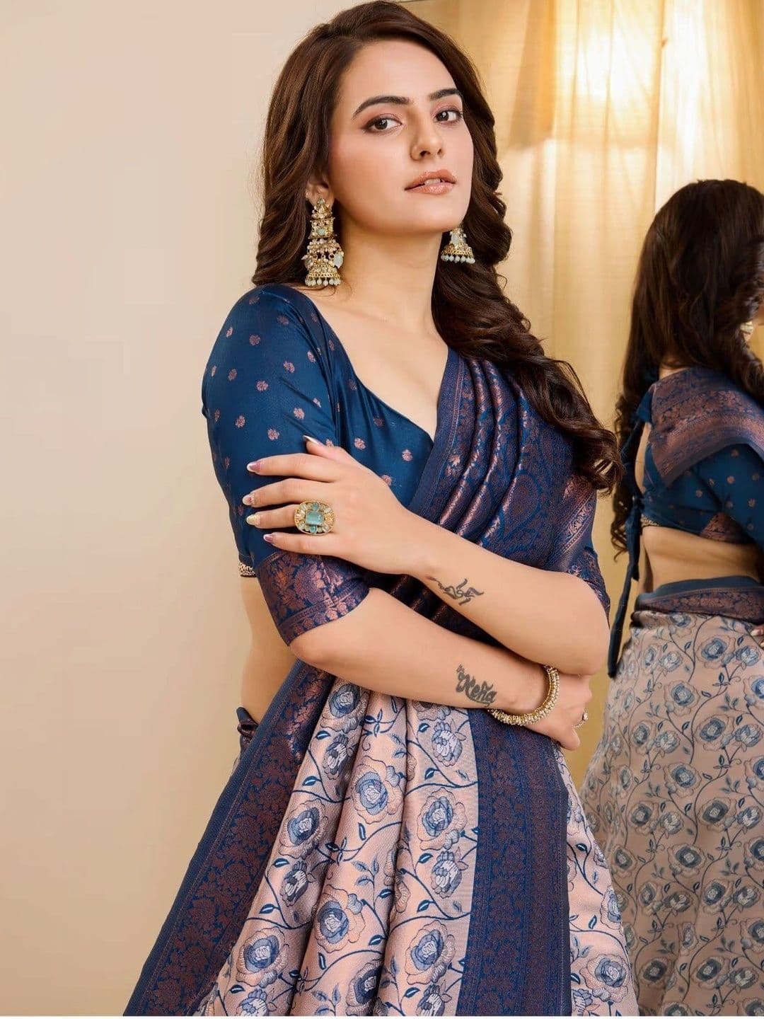 VS MALL Floral Zari Banarasi Saree thumbnail 6