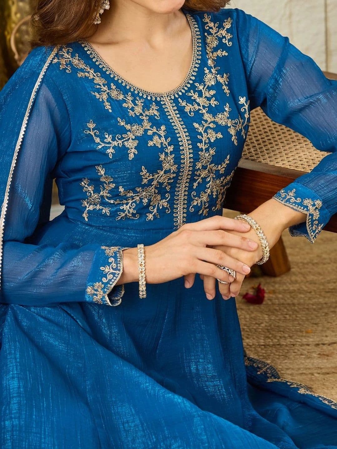 MOKOSH Women Ethnic Motifs Embroidered Empire Thread Work Pure Silk Kurta with Trousers & With Dupatta thumbnail 5