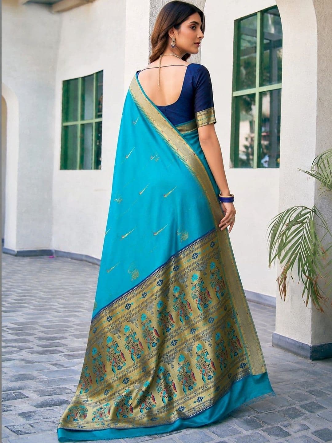 vastranagari Woven Design Zari Art Silk Designer Banarasi Saree thumbnail 3