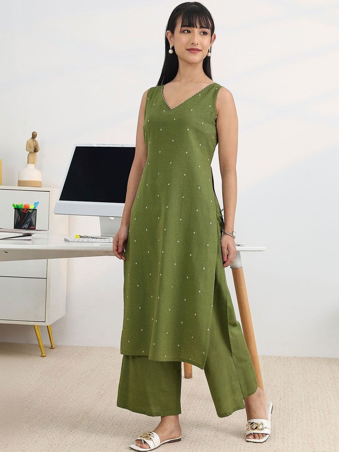 Gerua By Libas Ethnic Motifs Printed V Neck Sleeveless Kurta With Palazzos & Dupatta thumbnail 3